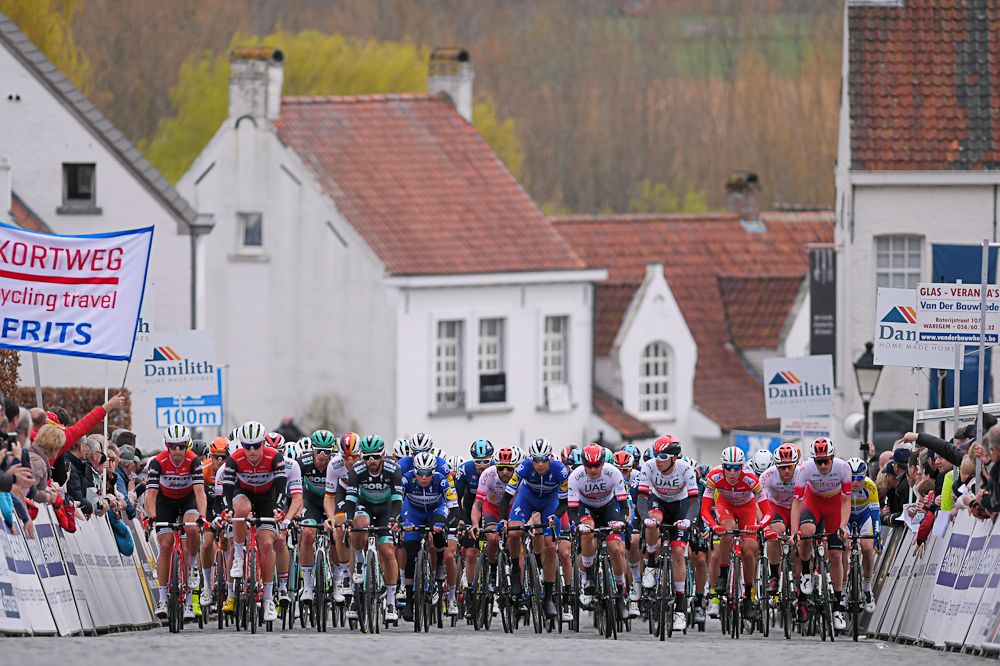 The Nokere Koerse peloton in action