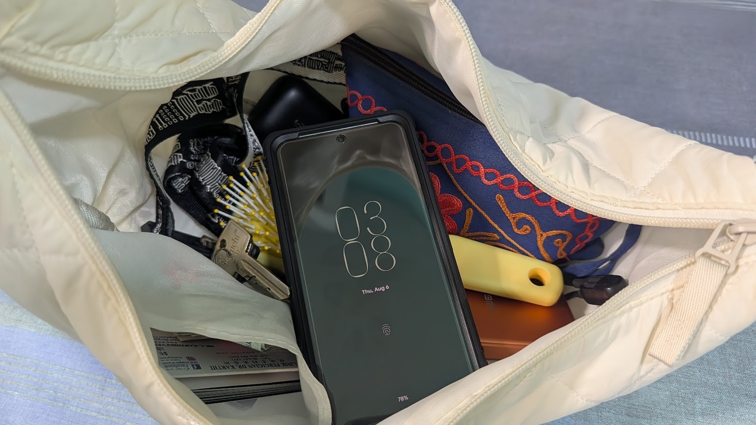 Google Pixel 8 case scratch resistance test
