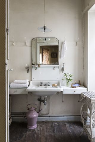 French vintage bathroom