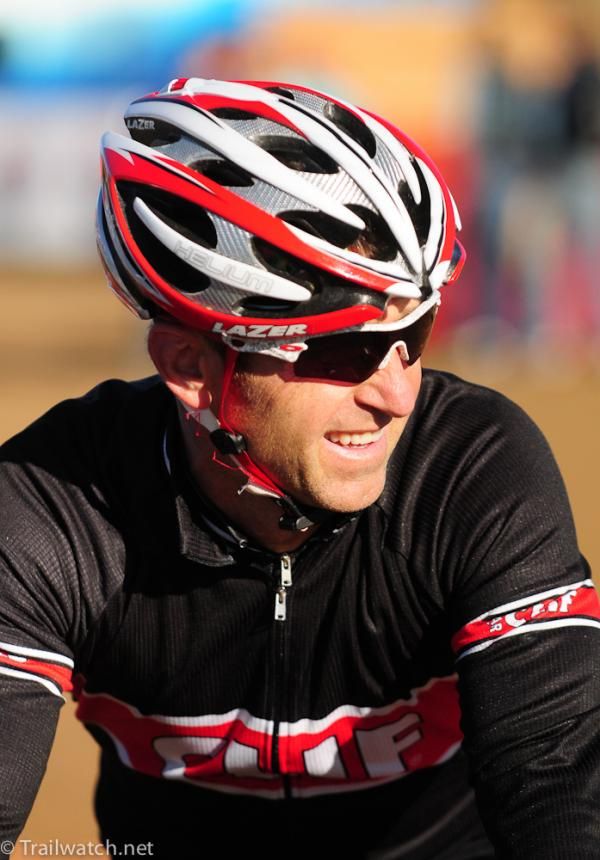 Luna Team Manager Waldek Stepnioski at the start of the 45+ race this morning