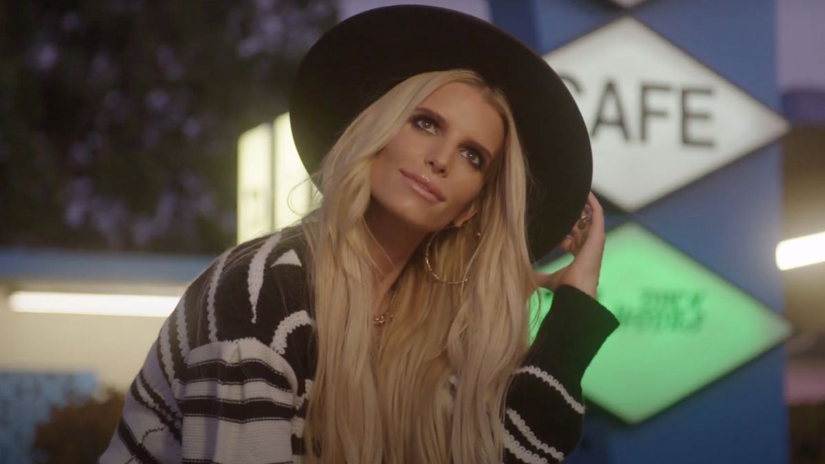 Jessica Simpson Keeps the Swimsuit Photos Coming from 'Johnson