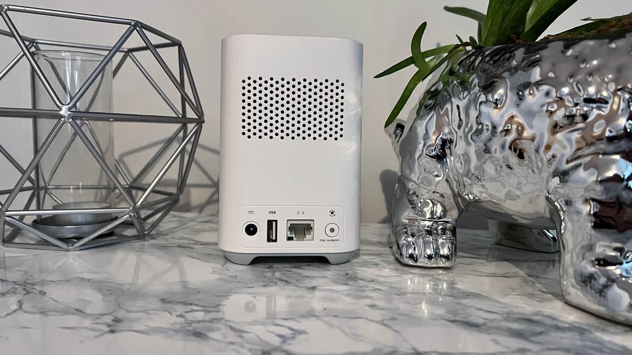 Basstationen Eufy Homebase 2 kan kopplas upp antingen via wifi eller ethernet-sladd.