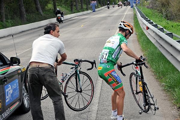 Emanuele Sella (CSF Group Navigare) forced to stop with a flat tire