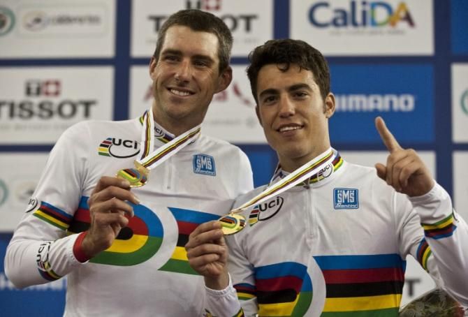 Spainish duo Albert Torres (R) and David Muntaner pose on the winners podium of the Men's Madison final