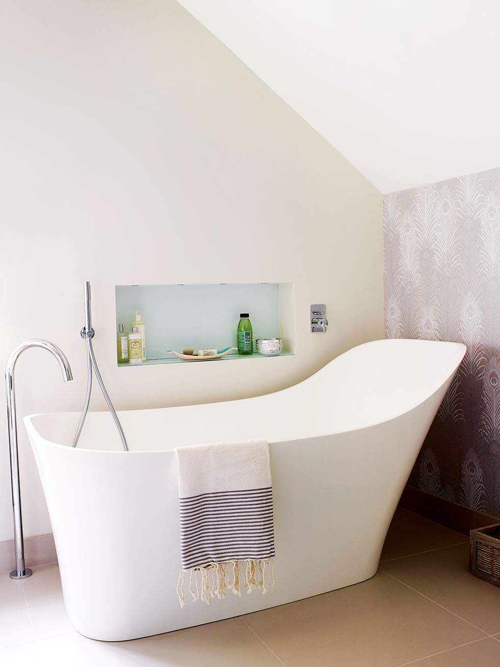 luther-bathroom-freestanding-bath