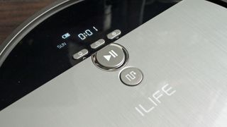 iLife V8S display