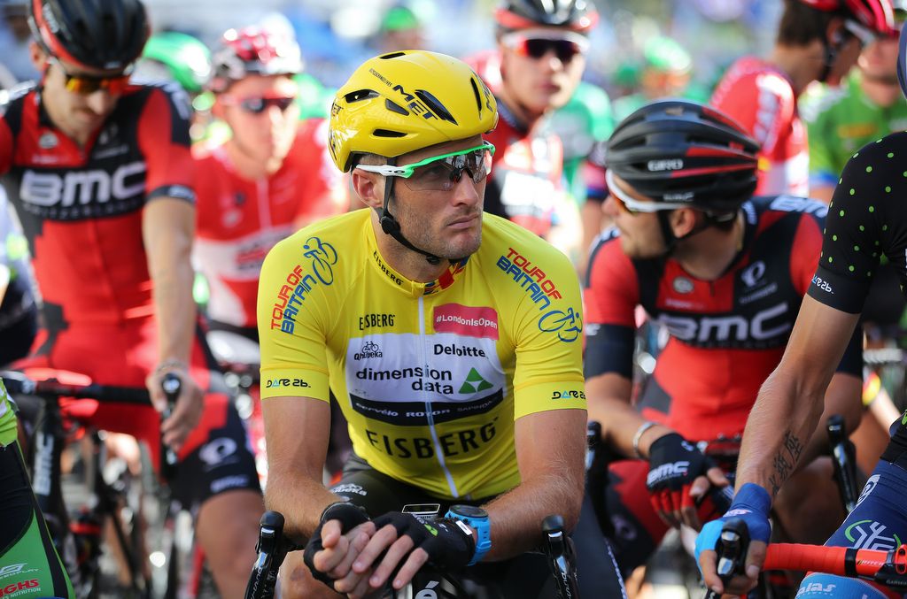 Steve Cummings (Dimension Data) on the start line