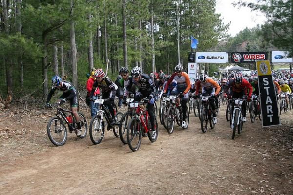 The elite men's field started fast, led by dueling WORS Overall winners Tristan Schouten (Mafia / Felt) and Brian Matter (Gear Grinder / Trek)