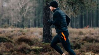 runner-winter-lifejacket