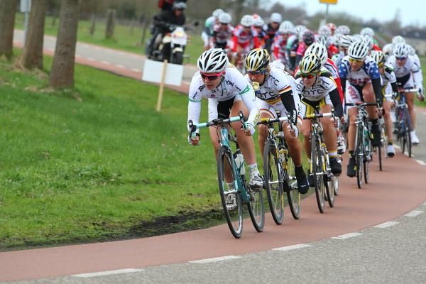 Kirsty Broun (Australia) leads the break. Eventual winner, Ina Yoko Teutenberg (HTC - Columbia Women) is in second wheel.