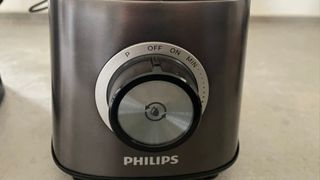 The control dial on the Philips 5000 Series Blender