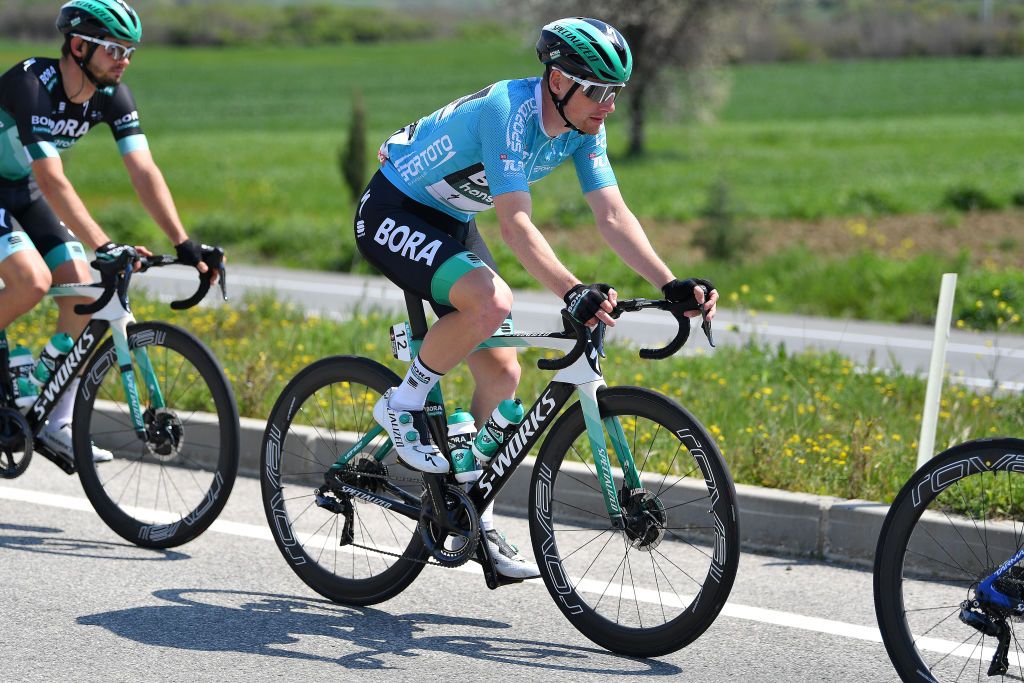 Sam Bennett in the bunch