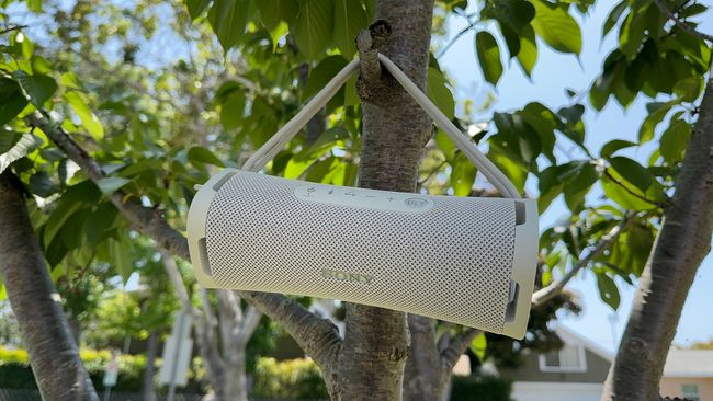 Лето наступило, пляж манит, а моя любимая Bluetooth-колонка от Sony просто незаменима по цене менее 80 долларов