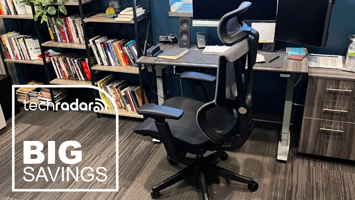 FlexiSpot’s C7 is one of our top-rated office chairs — and this deal is a steal for all-day comfort