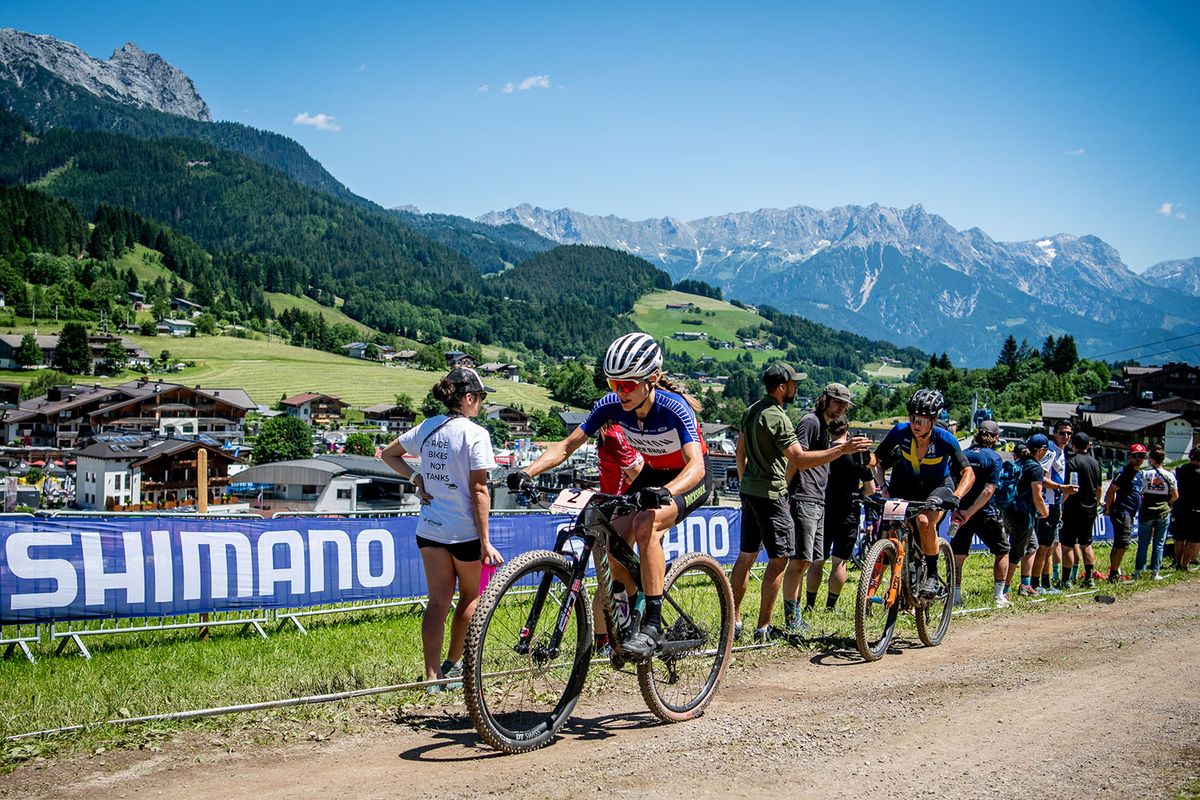 Loana Lecomte (Canyon CLLCTV) accelerated on the long climb to drop Rissveds