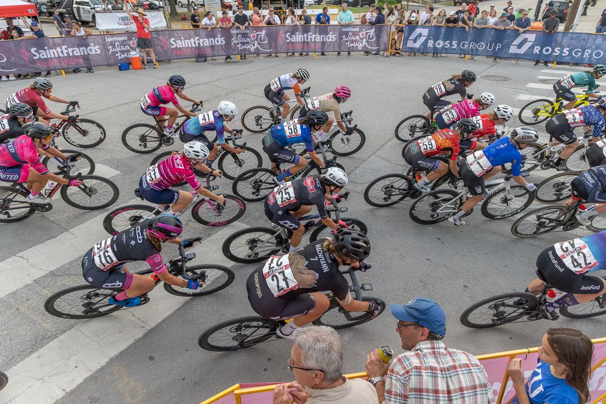 The women's field navigates corner 7 of a technical 8-corner course in Tulsa, Oklahoma