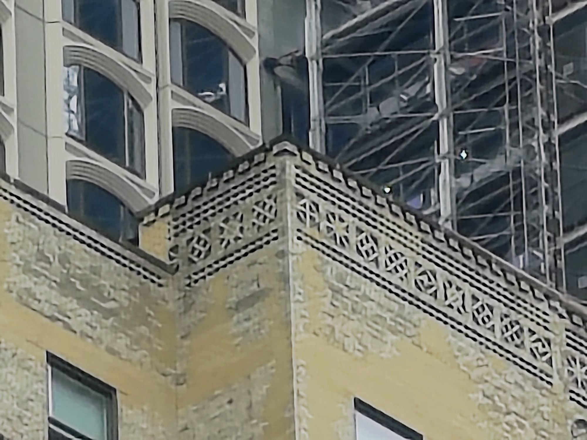 Motorola Razr Plus 2024 zoom sample.