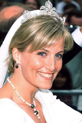 Sophie's black and white pearl earrings were designed by Prince Edward