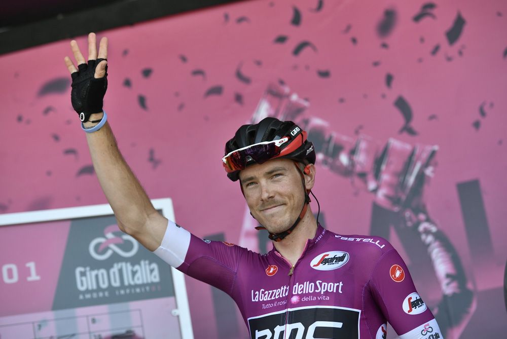 Rohan Dennis (BMC) wore the ciclamino points jersey