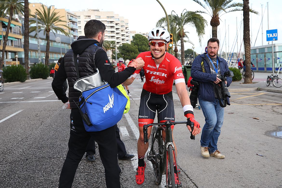 Degenkolb celebrates with the Trek-Segafredo staff