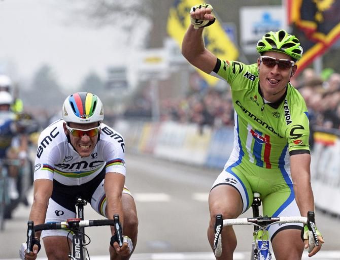 Peter Sagan (Cannondale) beats Philippe Gilbert (BMC)