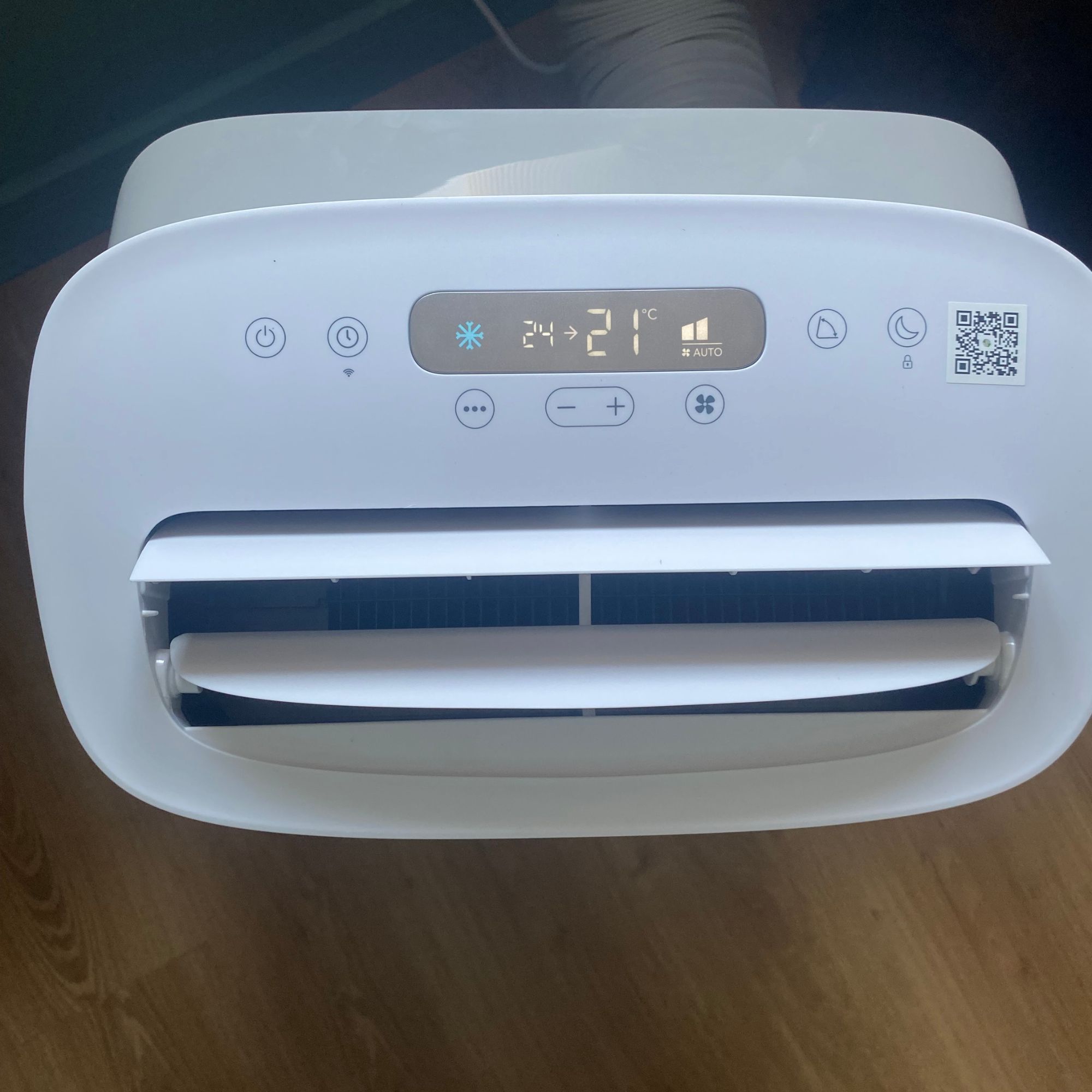 Onboard controls and display panel on the Meaco Cirro portable air conditioner