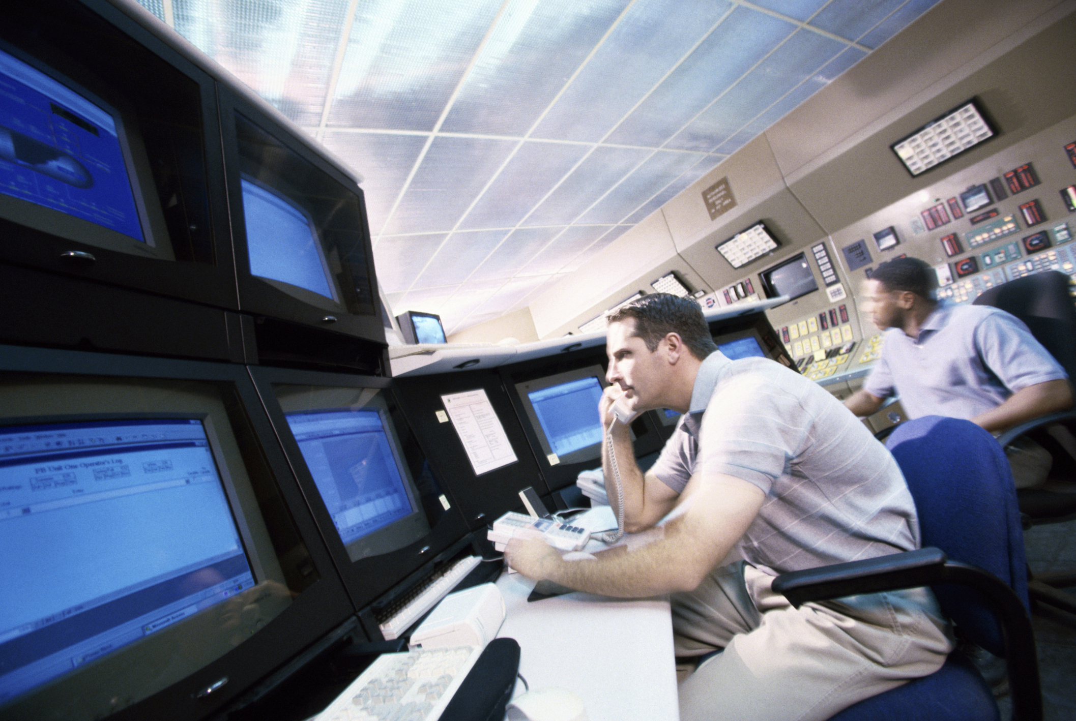 Easily and Quickly Share Secure Content from a Central Control Center to Satellite Crisis Rooms