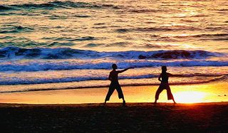 tai-chi-beach-110316-02