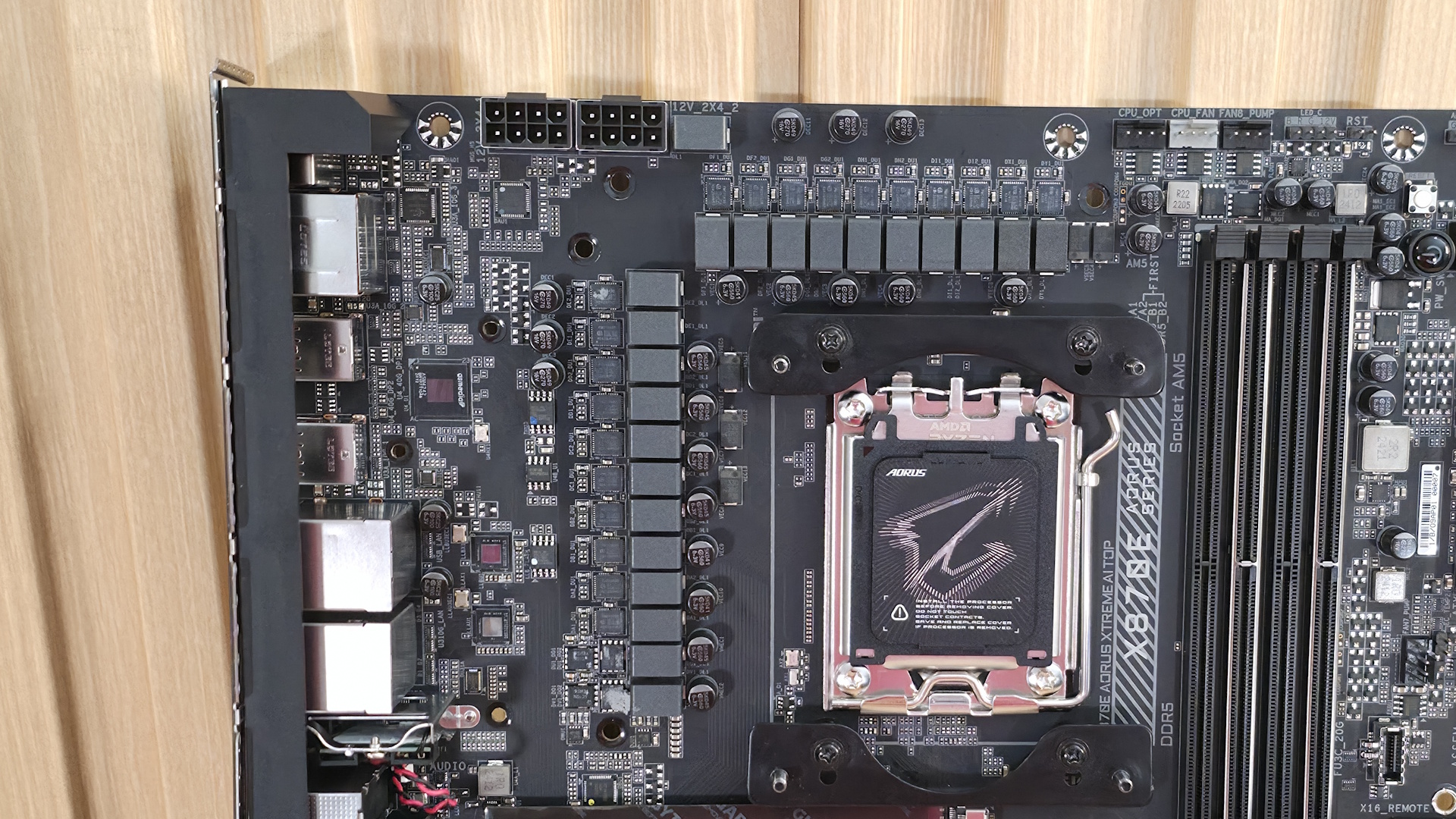 Gigabyte X870E Aorus Xtreme AI Top