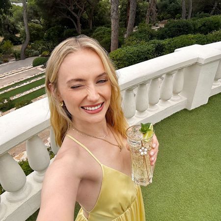 BTS Sophie Turner photo on set with St-Germain