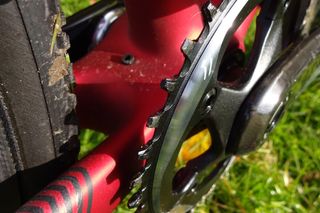 SRAM 1x chainring has alternating wide and narrow teeth to aid chain retention and mud clearance