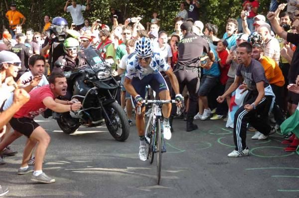 Alejandro Valverde (Movistar) climbing on stage 14 of the Vuelta