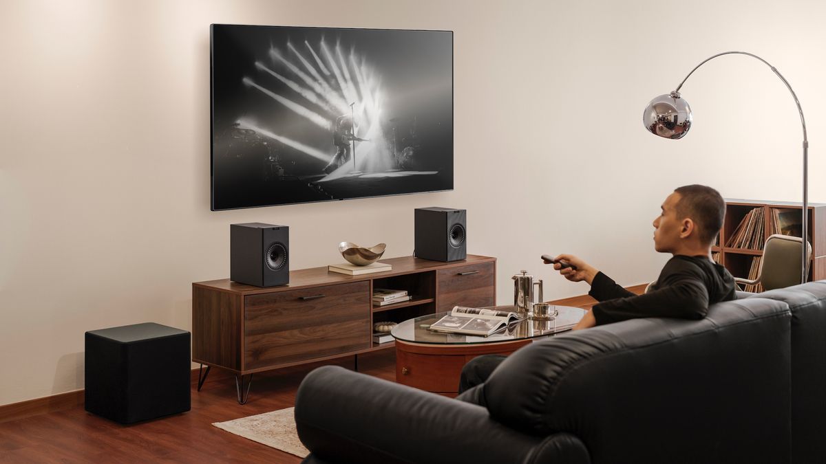 The KEF Coda W wireless speaker.