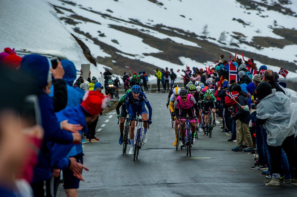 Markus Hoelgaard wins the mountain sprint at Gaularfjellet