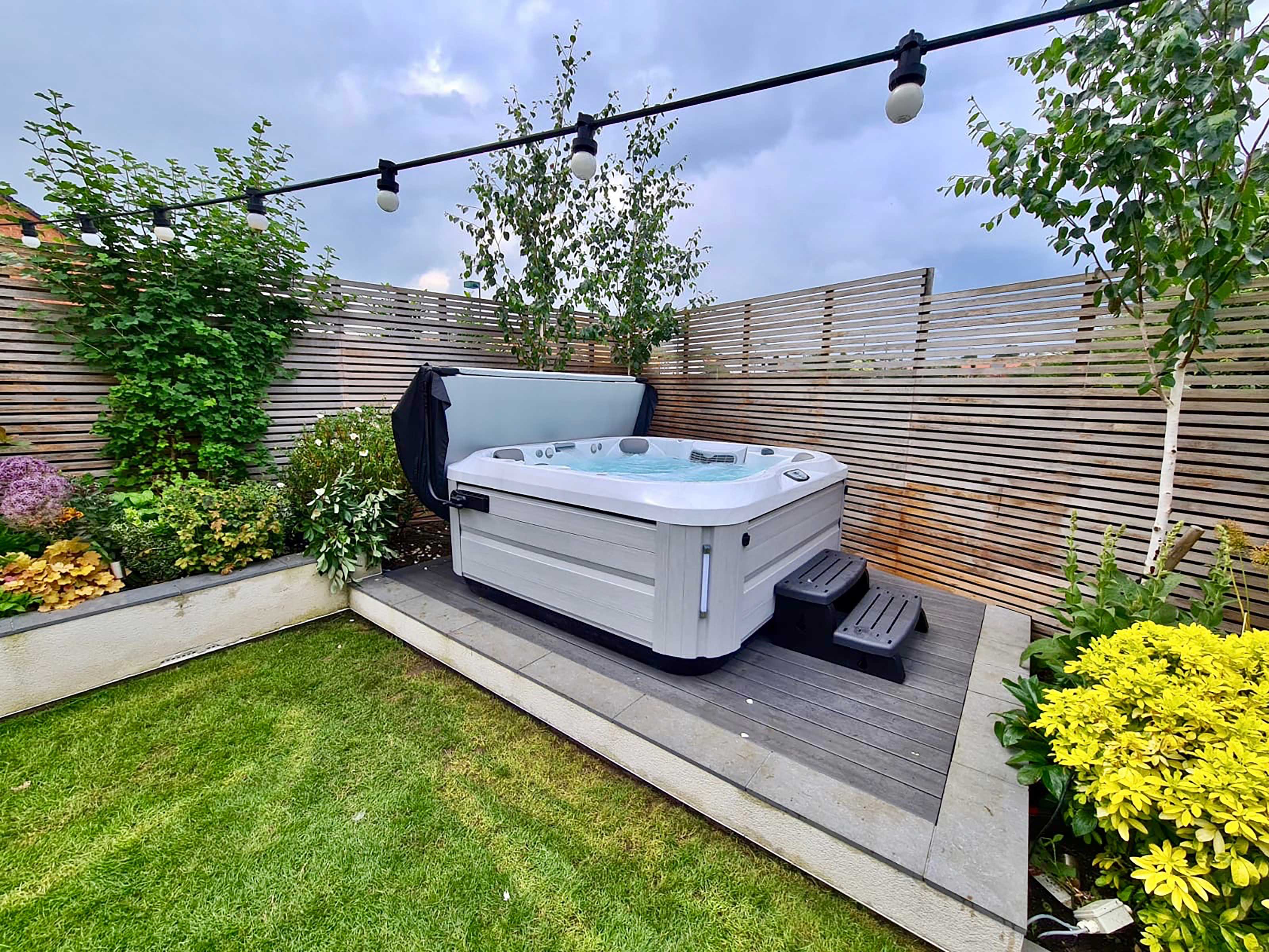 How to clean a hot tub: simple tips to keep your outdoor spa sparkling ...