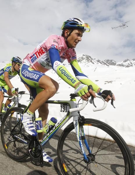 Hanging tough: Basso digs deep on the Gavia