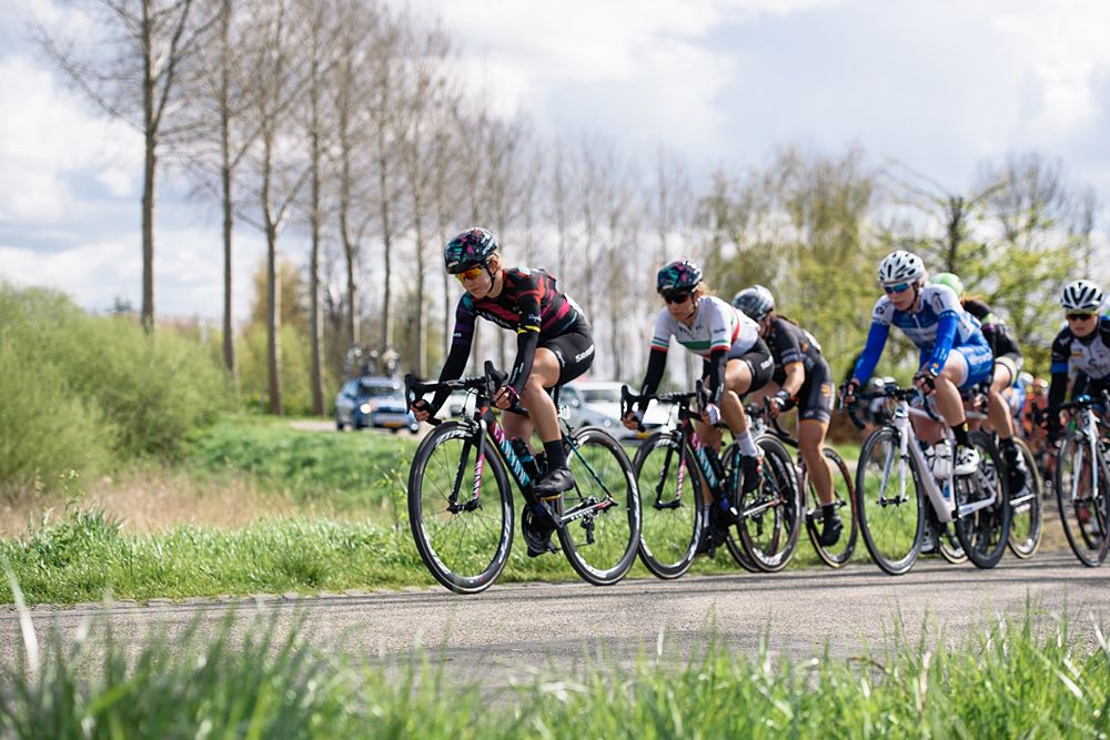 Alexis Ryan (CANYON//SRAM) controls the pace of the peloton as a small group goes up the road at Omloop van Borsele 2016