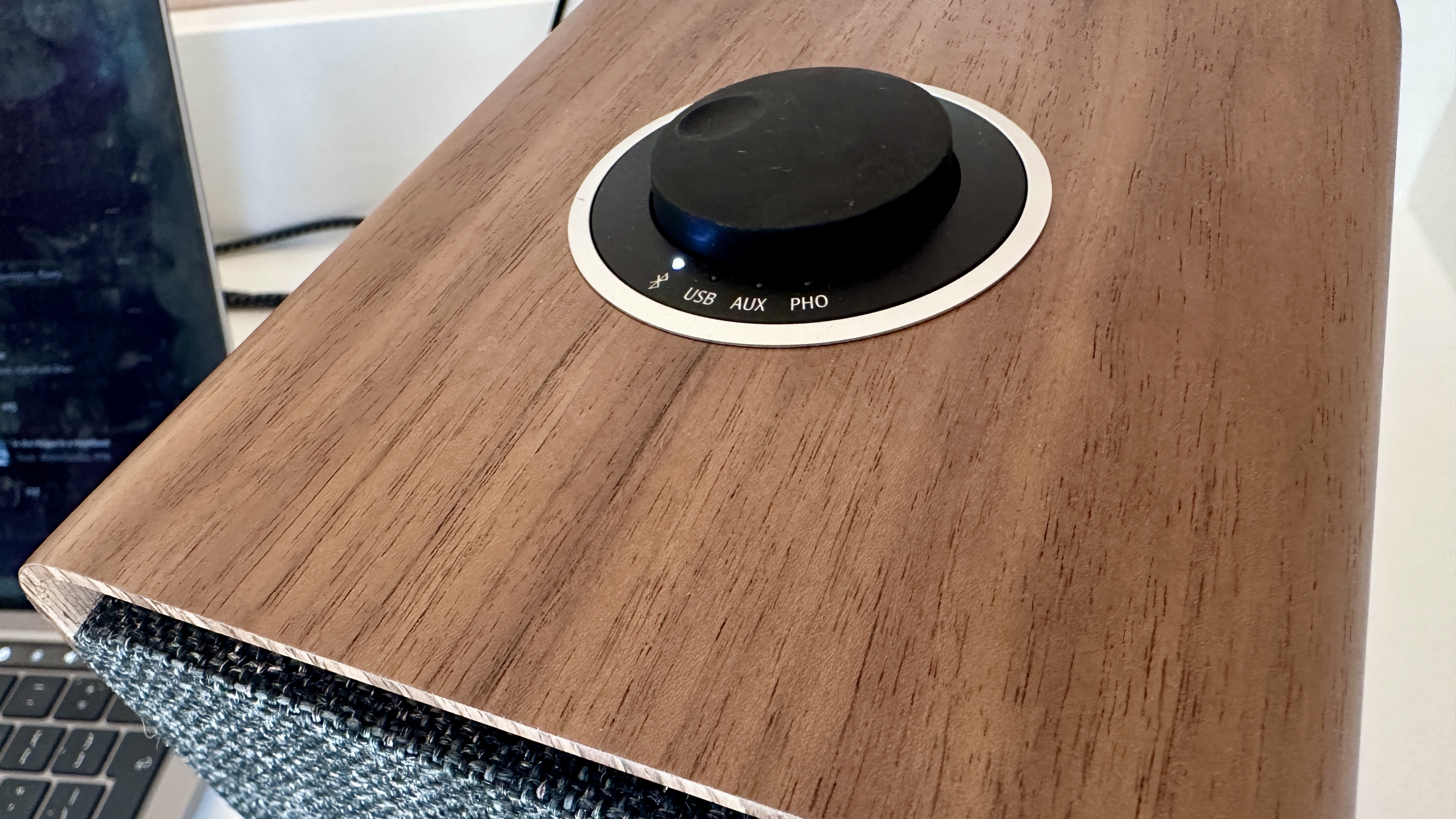 Input knob of the Ruark MR1 Mk3 powered stereo speakers