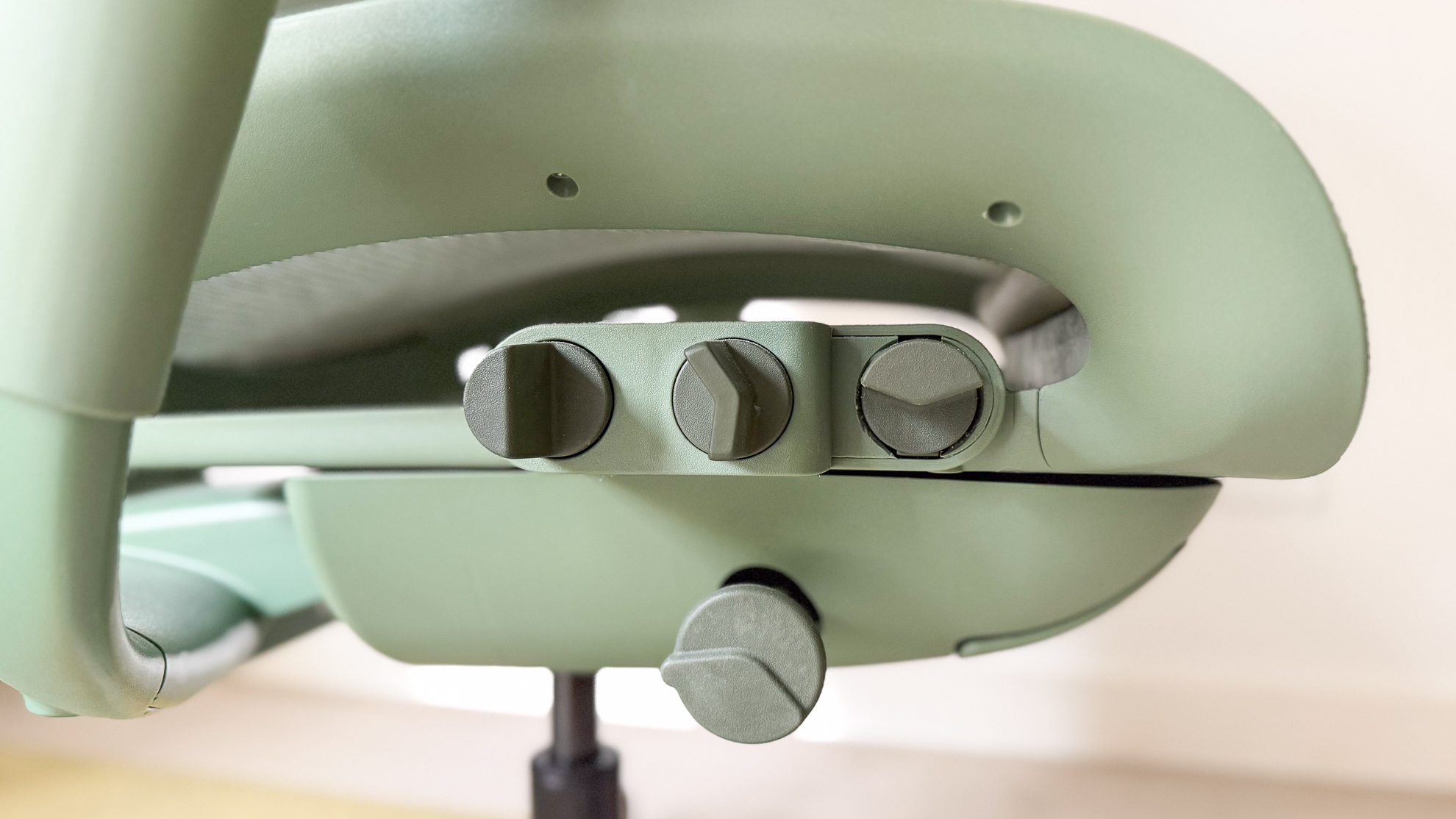 Large adjustment controls under the ErgoTune Vesby office chair seat