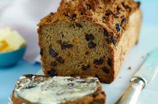 Gluten-free raisin and cinnamon bread