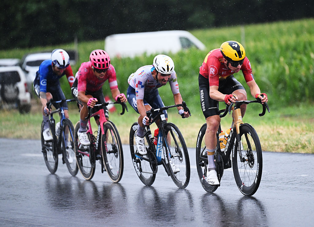 The breakaway included Jonas Abrahamsen (Uno-X Mobility), Vincenzo Albanese (EF Education-EasyPost), Quentin Pacher (Groupama-FDJ) and Mathieu Burgaudeau (TotalEnergies) on stage 17 at the Tour de France