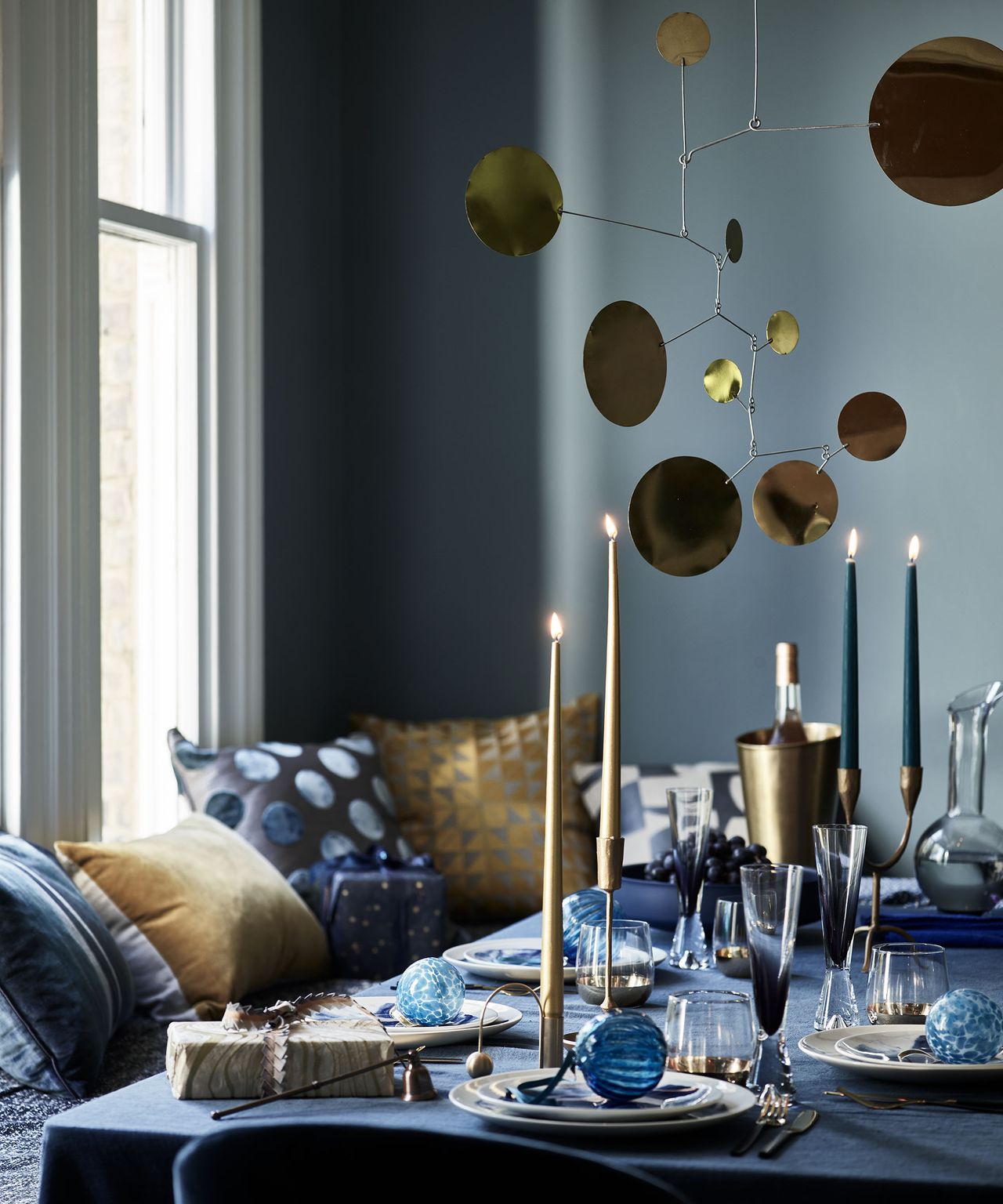 Christmas table decoration ideas for magical mealtimes and showstopping