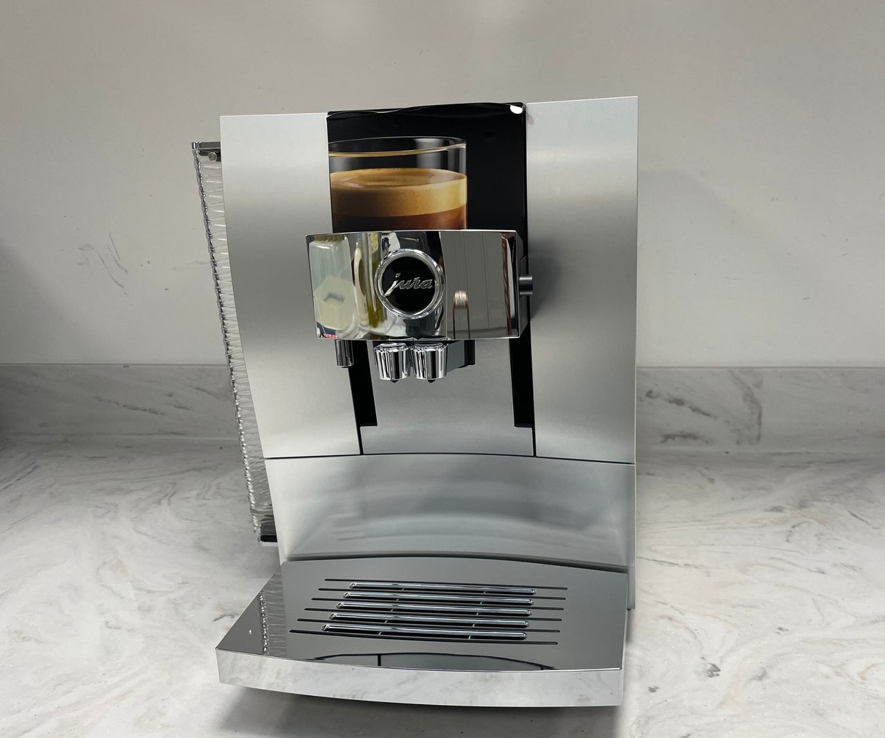 Jura Z10 on the countertop
