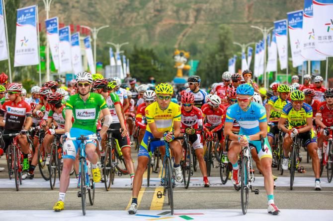 The jersey wearers on the startline