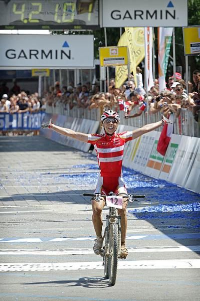 A delighted Annika Langvad (Denmark) earns the marathon world championship title.
