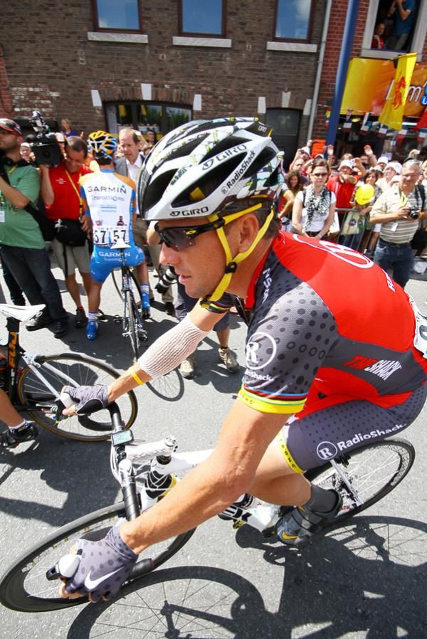 Lance Armstrong (RadioShack) rides to the sign-in stage.