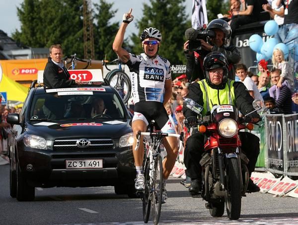 Jacob Fuglsang (Saxo Bank) wins.