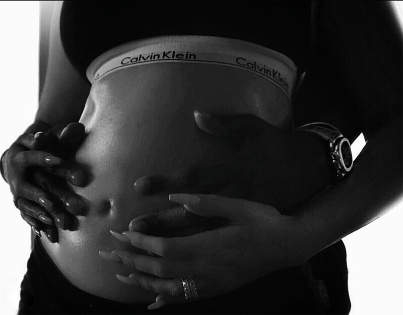 Black, White, Black-and-white, Stomach, Hand, Skin, Abdomen, Monochrome, Monochrome photography, Organ,