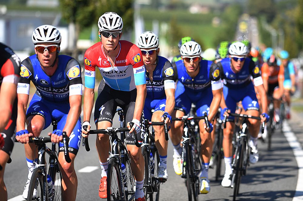 Etixx-QuickStep come to the front of the field