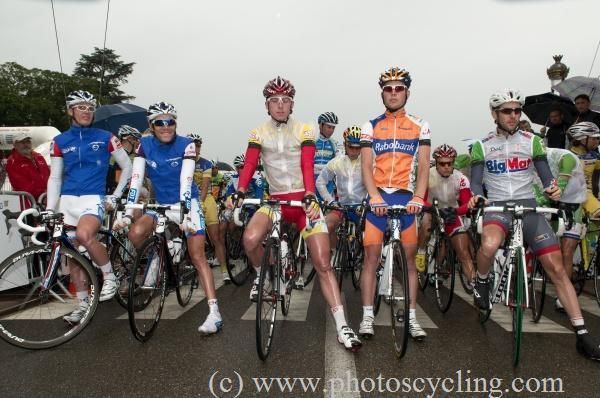 The start under gloomy conditions